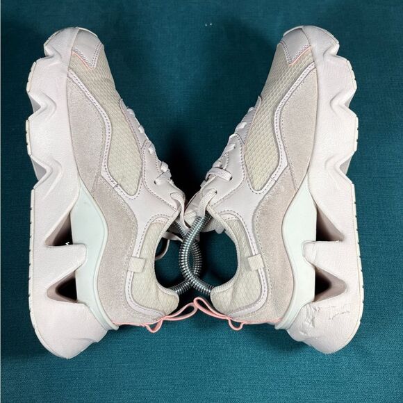 Size 7.5 - Women’s Nike Ryz 365 Barely rose shoes - Picture 5 of 8